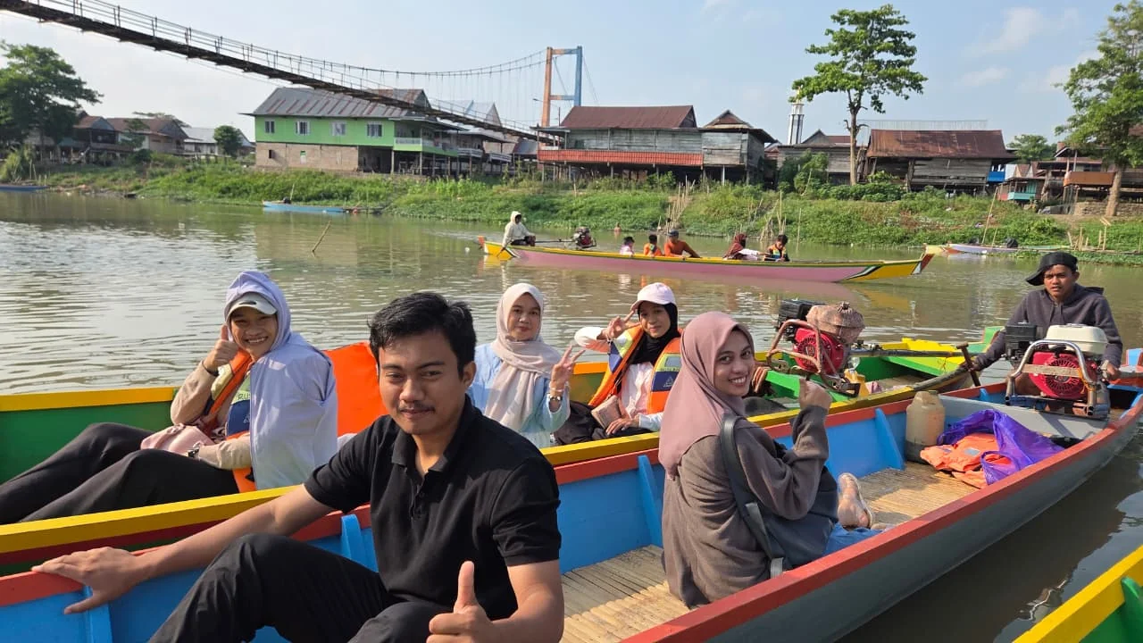 Dokumentasi kegiatan nelayan di danau CV Rajaza